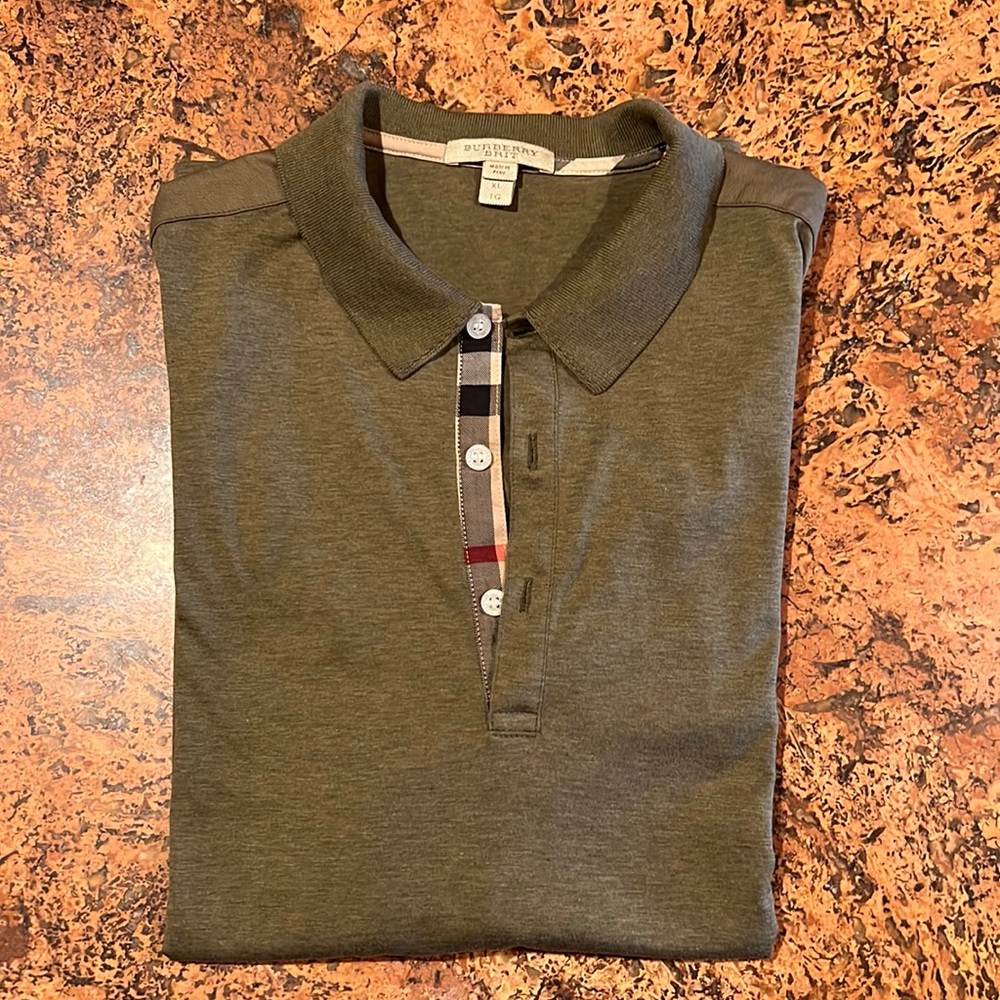 Burberry polo size XL, fits like large L